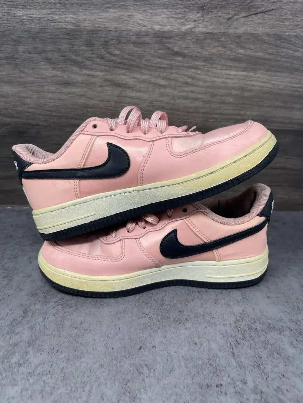 Nike Air Force 1 Low Valentines Day Sneakers Kids Size 1 GS Pink Sneakers - Picture 7 of 10